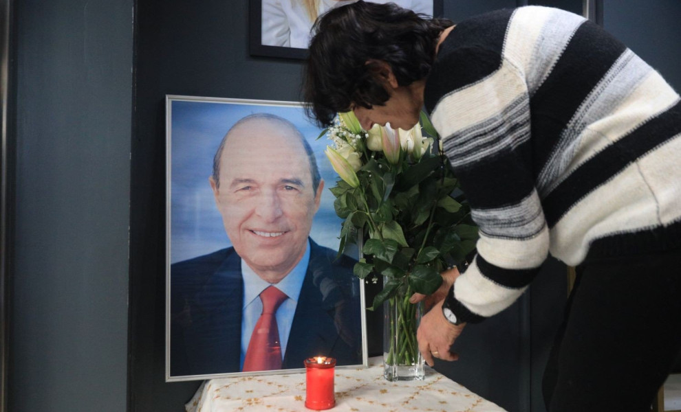 Η φωτογραφία του Κώστα Σημίτη στα γραφεία του ΠΑΣΟΚ, στη Χαριλάου Τρικούπη/EUROKINISSI