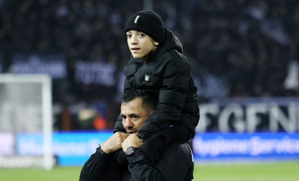 Ο μικρός Γιαννάκης με τον μπαμπά του / Intime