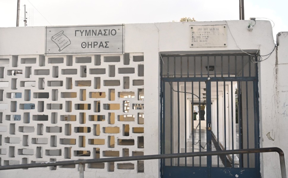 Το κλειστό Γυμνάσιο Θήρας στα Φηρά, Κώστας Τζούμας/Eurokinissi Το κλειστό Γυμνάσιο Θήρας στα Φηρά, Κώστας Τζούμας/Eurokinissi