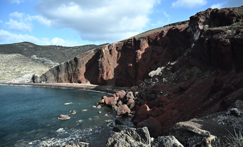 Κόκκινη Παραλία στη Σαντορίνη/Eurokinissi