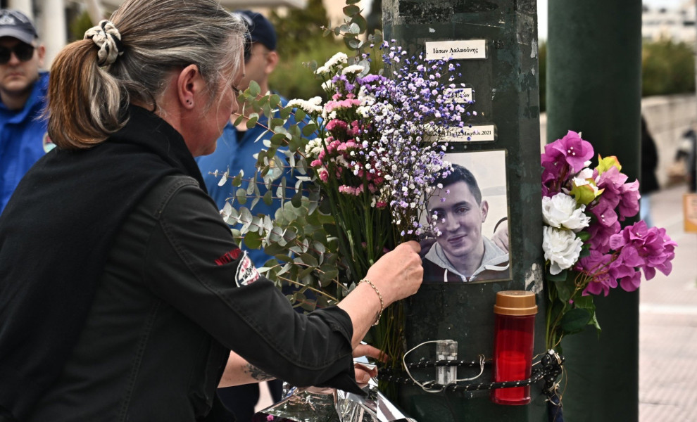 Τεσσερα χρόνια από το τροχαίο που έχασε τη ζωή του ο Ιάσονας Λαλαούνης έξω από τη Βουλή / Eurokinissi