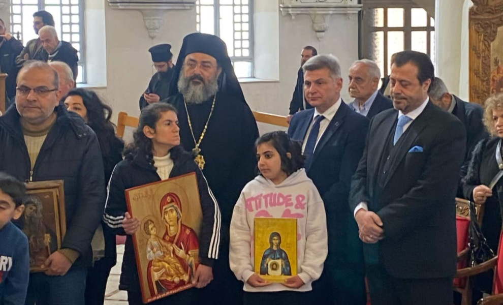 Νίκος Φαραντούρης