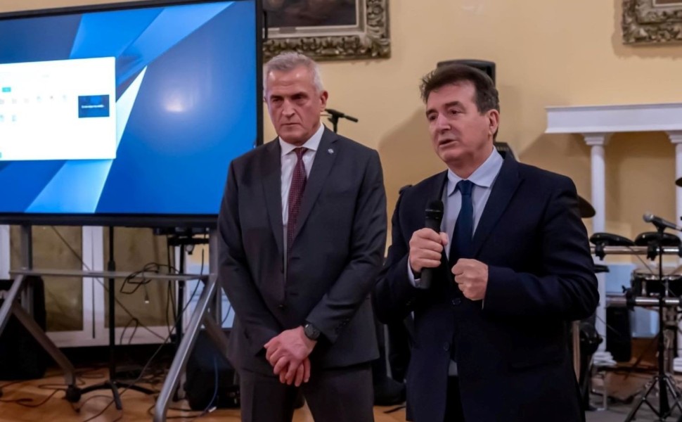 Ο Υπουργός Προστασίας του Πολίτη Μιχάλης Χρυσοχοΐδης στην κοπή της πίτας της ΔΑΟΕ/EUROKINISSI