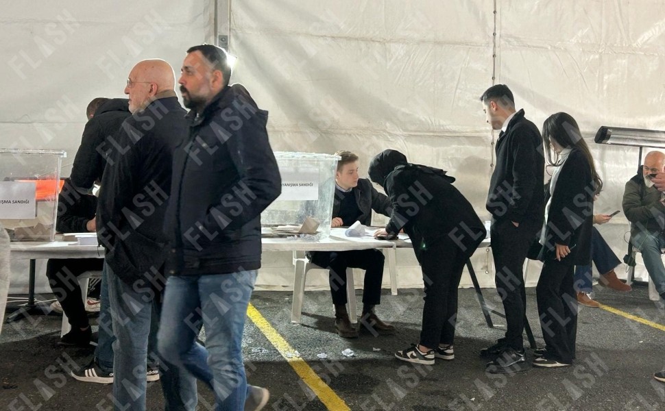 Flash.gr, Νίκος Νανούρης