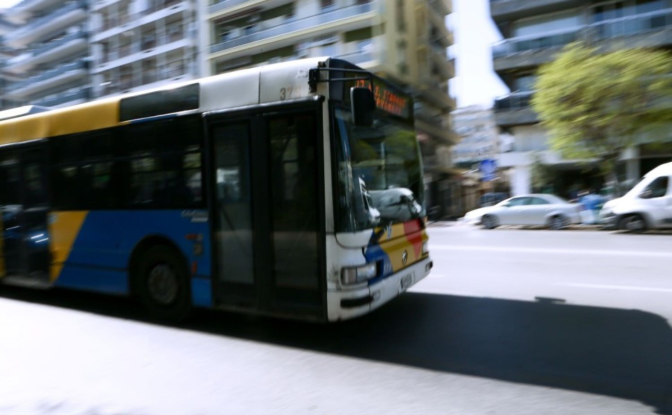 Λεωφορείο του ΟΑΣΘ, σε δρόμο της Θεσσαλονίκης/Φωτ. αρχείου INTIME Λεωφορείο του ΟΑΣΘ, σε δρόμο της Θεσσαλονίκης/Φωτ. αρχείου INTIME