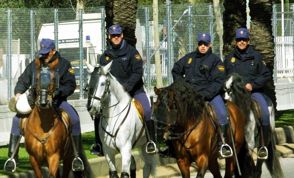 ΒΑΡΚΕΛΩΝΗ-ΣΥΝΟΔΟΣ ΚΟΡΥΦΗΣ ΕΥΡΩΠΑΙΚΗΣ ΕΝΩΣΗΣ.ΑΠΟΨΗ ΑΠΟ ΤΟ ΞΕΝΟΔΟΧΕΙΟ "ΒΑΣΙΛΙΑΣ ΧΟΥΑΝ ΚΑΡΛΟΣ Ι" ,ΟΠΟΥ ΓΙΝΕΤΑΙ Η ΣΥΝΟΔΟΣ ΚΟΡΥΦΗΣ,ΜΕ ΔΡΑΚΟΝΤΕΙΑ ΜΕΤΡΑ ΑΣΦΑΛΕΙΑΣ.ΟΛΗ Η ΠΕΡΙΟΧΗ ΕΙΝΑΙ ΠΕΡΙΦΡΑΓΜΕΝΗ ΜΕ ΣΥΡΜΑΤΟΠΛΕΓΜΑΤΑ ΚΑΙ Η ΠΑΡΟΥΣΙΑ ΤΗΣ ΑΣΤΥΝΟΜΙΑΣ ΕΜΦΑΝΗΣ