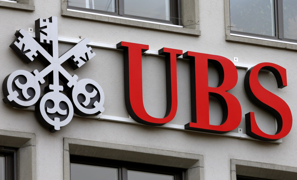 FILE PHOTO: The company's logo is seen at a branch of Swiss bank UBS in Zurich, Switzerland February 2, 2016. REUTERS/Arnd Wiegmann