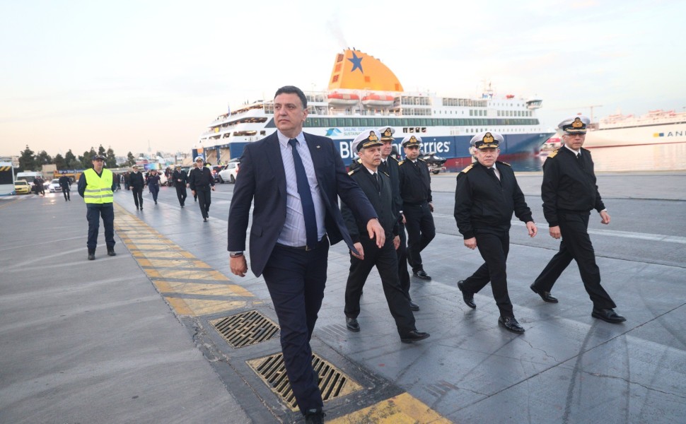 Ο Βασίλης Κικίλιας στο λιμάνι του Πειραιά / Eurokinissi