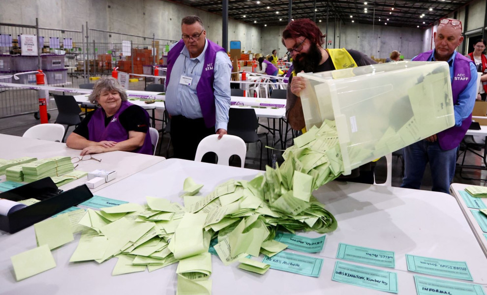 Στιγμιότυπο από την έναρξη της καταμέτρησης των ψήφων στο Σίδνει της Αυστραλίας/ΑΠΕ-ΜΠΕ