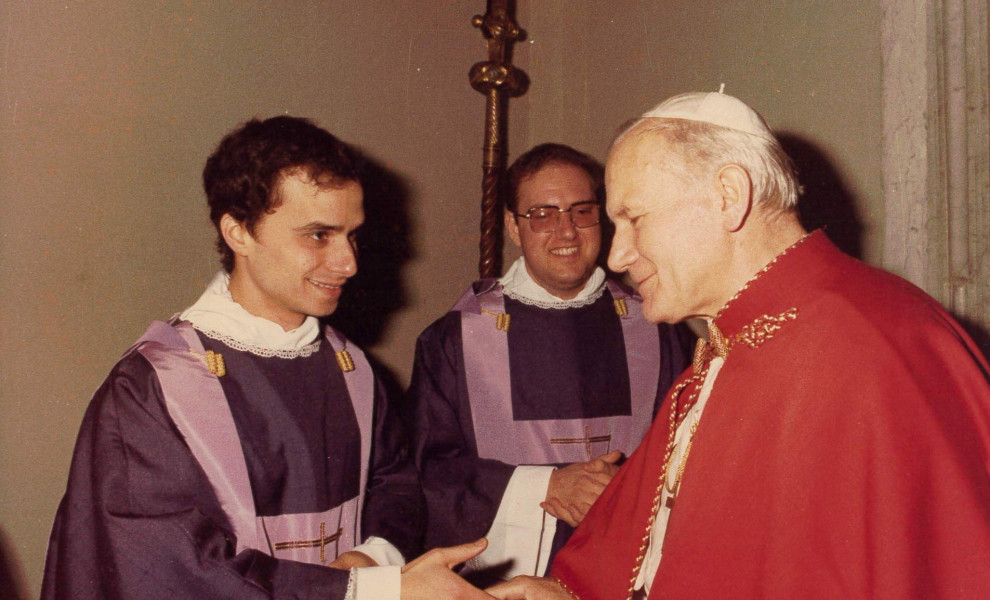 Ο νεαρός τότε Ρόμπερτ Πρεβόστ, νυν πάπας Λέων, με τον πάπα Ιωάννη Παύλο Β' - Augustinian Province of Our Mother of Good Counsel/Handout via REUTERS