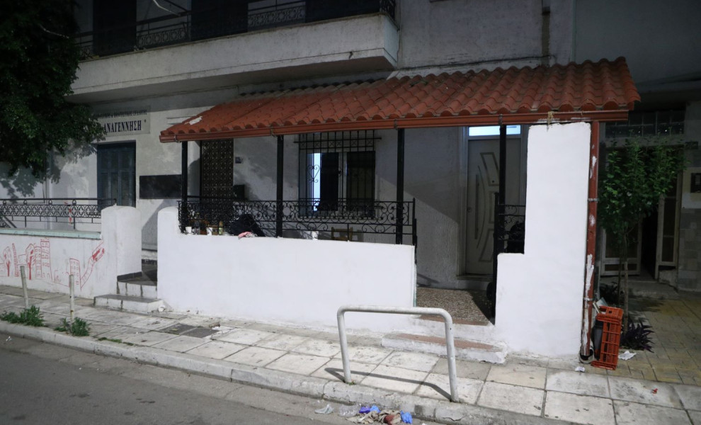 Το σπίτι της οικογένειας επί της Οδού Αυλώνος που έγινε στόχος της αντίπαλης οικογένειας/Φωτ. EUROKINISSI