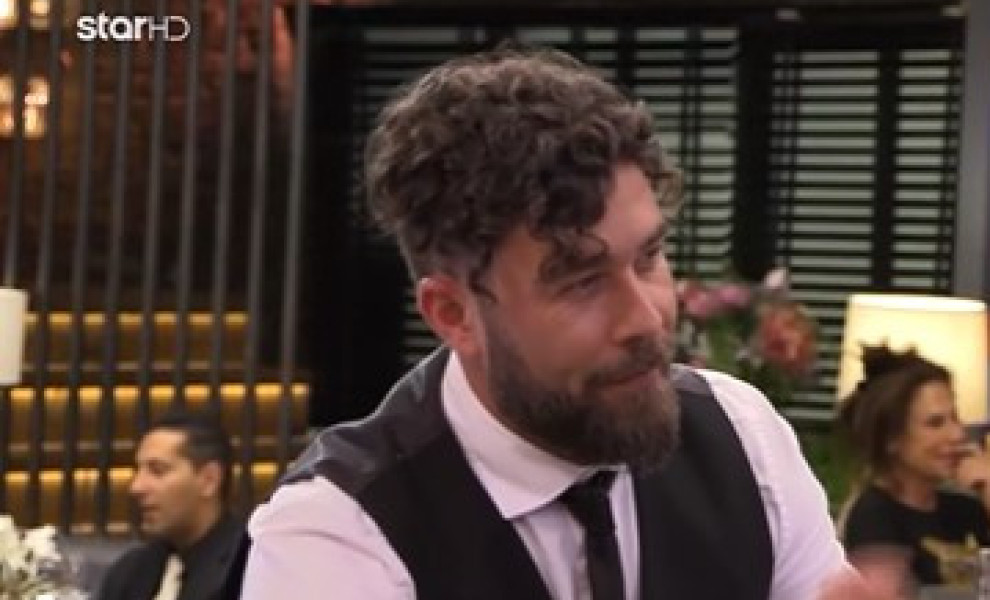 Ο Τάσος Τσιλίκουνας, μπάρμαν στο First Dates (Glomex/Star)