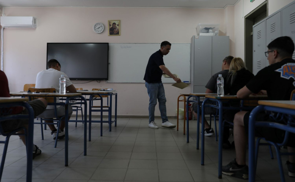 Στιγμιότυπο από τη διεξαγωγή των Πανελλήνιων Εξετάσεων/Φωτ. αρχείου EUROKINISSI