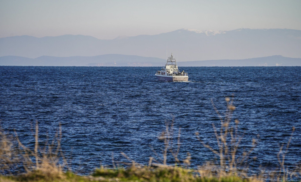 Ναυάγιο με μετανάστες στα ανοιχτά της Μυτιλήνης. Σύμφωνα με πληροφορίες έχουν εντοπιστεί 7 πτώματα, στην Επάνω Σκάλα της πόλης της Μυτιλήνης. Το ναυάγιο έγινε αντιληπτό το πρωί, από περαστικούς, οι οποίοι αντιλήφθηκαν τα πτώματα που ξέβρασε η θάλασσα.
Στ