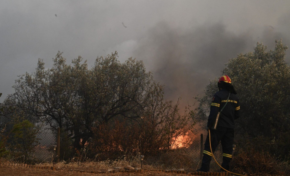 Μεγάλη αναζωπύρωση της πυρκαγιάς στην περιοχή της Νέας Αγχιάλου Μαγνησίας το απόγευμα της Πέμπτης 27 Ιουλίου 2023. Στη μάχη για την κατάσβεση της φωτιάς συμμετέχουν 5 πυροσβεστικά αεροσκάφη, 85 πυροσβεστικά οχήματα, 8 πεζοπόρα τμήματα, δεκάδες υδροφόρες τ