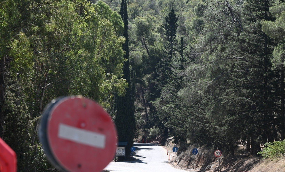 Στιγμιότυπο από τον Υμηττό, Δευτέρα 17 Ιουλίου 2023. Κλειστή η είσοδος προς τον Υμηττό καθώς λόγω της υψηλής θερμοκρασίας και των ισχυρών ανέμων υπάρχει μεγάλος κίνδυνος για πυρκαγιά.
(ΤΑΤΙΑΝΑ ΜΠΟΛΑΡΗ/EUROKINISSI)
