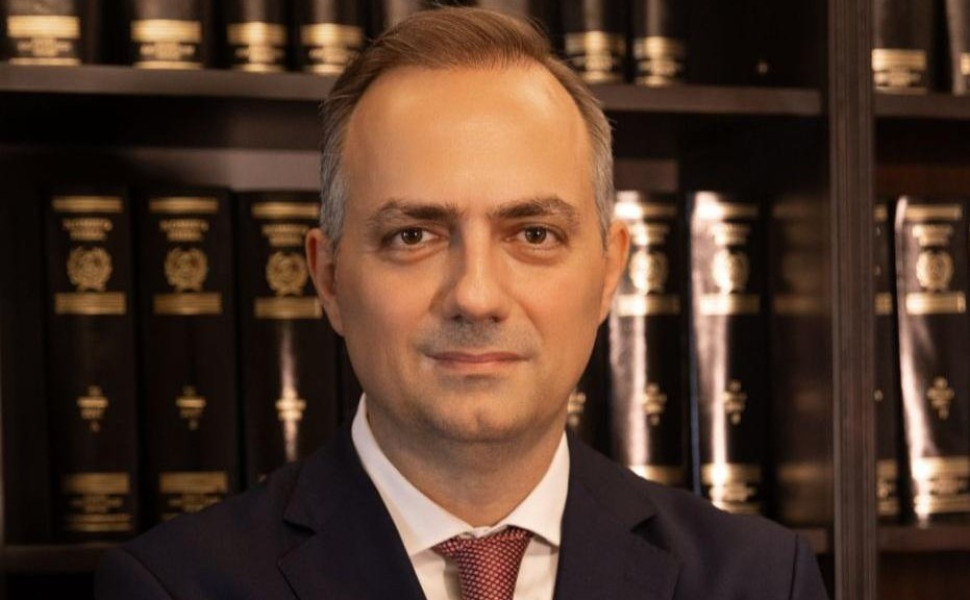 Ο δικηγόρος Δημήτρης Αναστασόπουλος, Επικεφαλής Παράταξης ΔΣΑ
«Με Το Δικηγόρο»