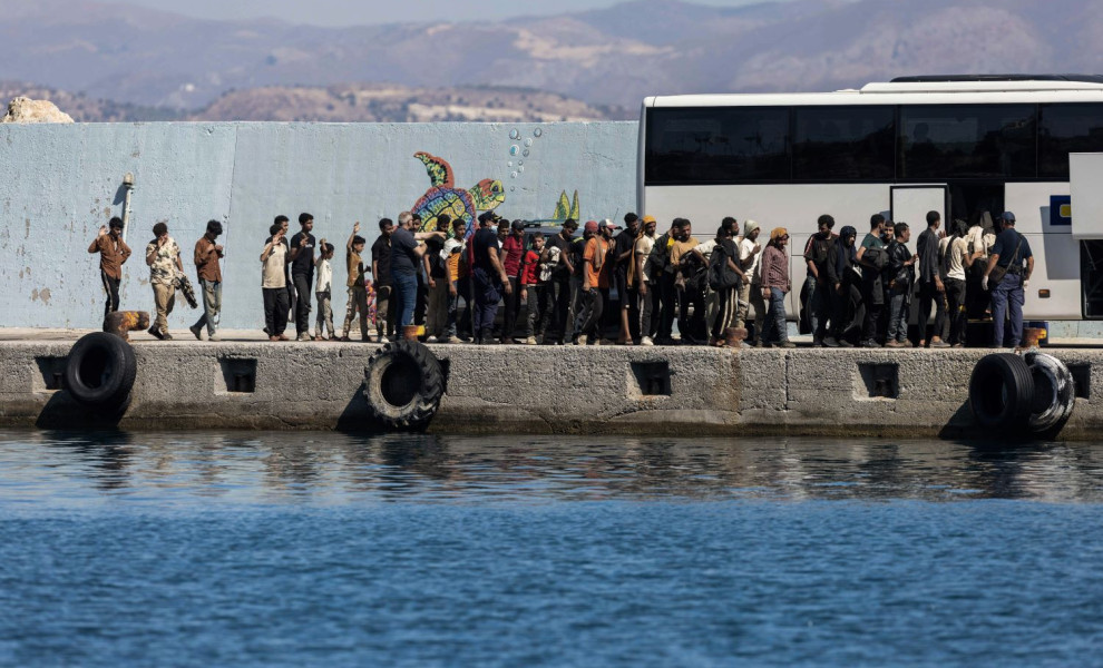 Στο λιμάνι της Παλαιόχωρας Χανίων μεταφέρθηκαν σώοι και ασφαλείς οι 96 διασωθέντες/EUROKINISSI