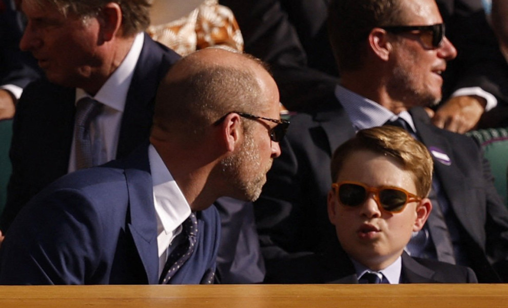 Ο πρίγκιπας Ουίλιαμ με τον πρίγκιπα Τζορτζ / Reuters