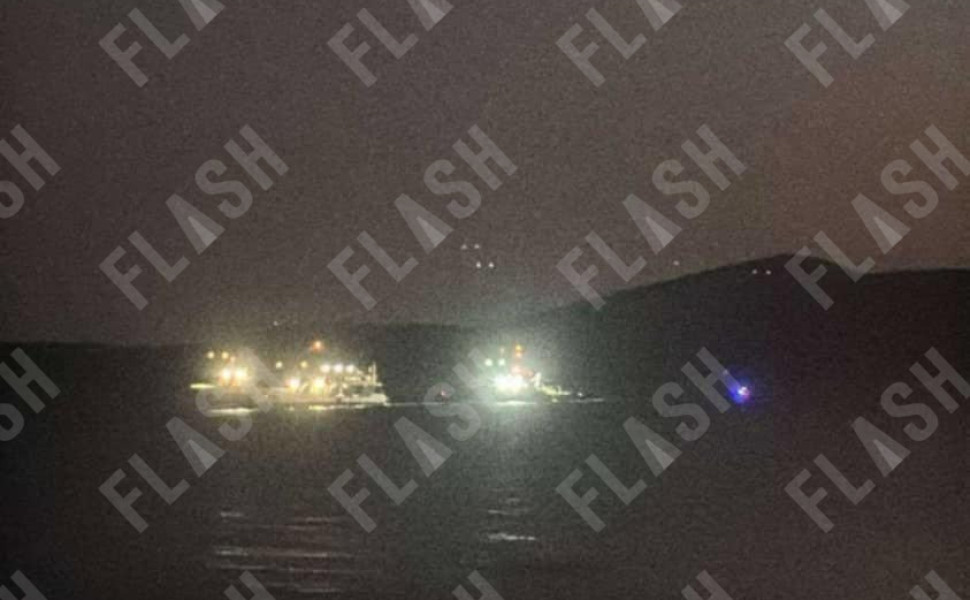 Εικόνα από τη διαδικασία ρυμούλκησης του πλοίου (φωτο: Flash.gr)