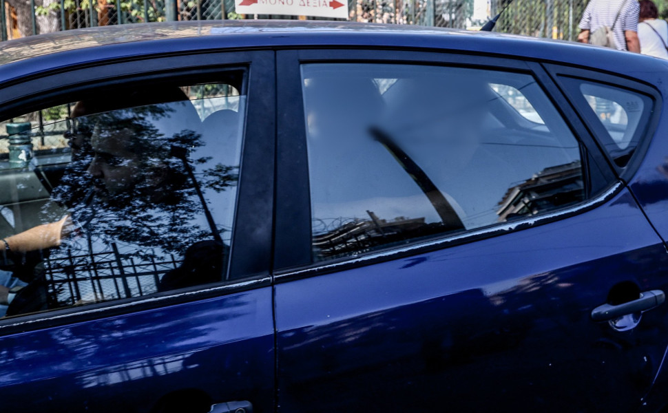 Στον εισαγγελέα ο 28χρονος δράστης της γυναικοκτονίας στο Χαλάνδρι / Φωτ.: Eurokinissi