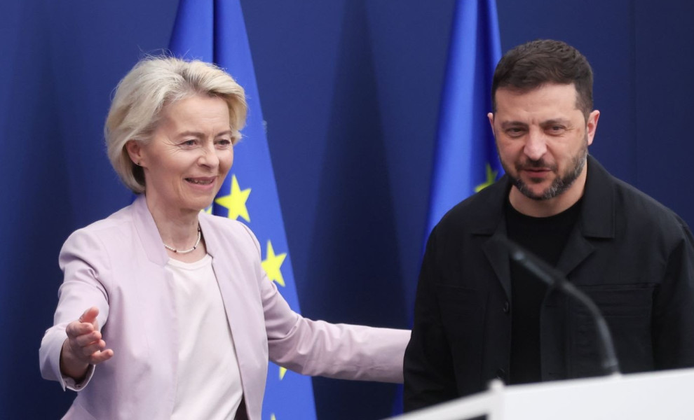 Ούρσουλα φον ντερ Λάιεν και Βολοντίμιρ Ζελένσκι στις Βρυξέλλες/Φωτ. ΑΠΕ-ΜΠΕ