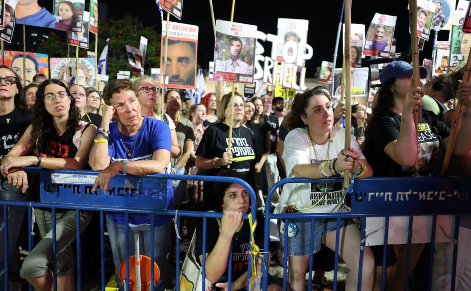 Στιγμιότυπο από τη συγκέντρωση του Φόρουμ Οικογενειών Ομήρων, στο Τελ Αβίβ/Φωτ. ΑΠΕ-ΜΠΕ