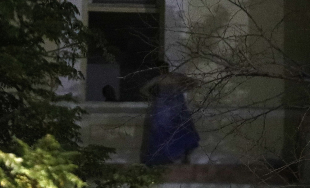 Εικόνα από το περιστατικό με την απειλή του άνδρα να πέσει στο κενό στο νοσοκομείο «Ελπίς» (φωτο: Intime)