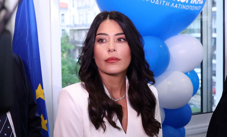 Λατινοπούλου για το επεισόδιο με Ρομά στην Τήνο: «Ό,τι βρισιά υπάρχει, την είπανε»