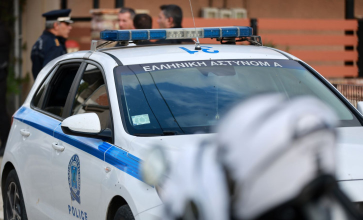 Χειροπέδες σε 16χρονο γιο βουλευτή του ΠΑΣΟΚ μετά από καταδίωξη - Ο συνοδηγός είχε μαχαίρι