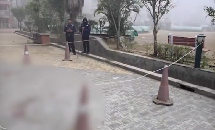 Αδιανόητη τραγωδία: Τρεις αδελφές αυτοκτόνησαν ταυτόχρονα επειδή ο πατέρας τούς απαγόρευσε το κινητό