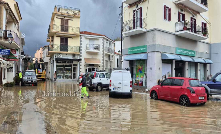 Σάρωσε τη Λήμνο η κακοκαιρία: Μεγάλες καταστροφές στη Μύρινα - Πλημμύρισαν σπίτια και καταστήματα