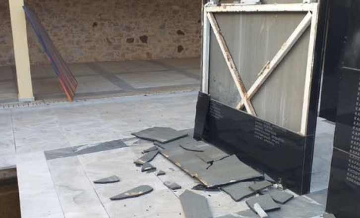 Βανδαλισμός στο Μνημείο των 200 στην Καισαριανή μετά τη δημοσιοποίηση φωτογραφιών των εκτελεσθέντων