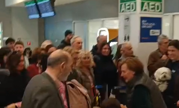 Ο FLASH στο «Ελ. Βενιζέλος»: «Μας συνόδευαν μαχητικά» λένε επαναπατρισθέντες από τη Μέση Ανατολή