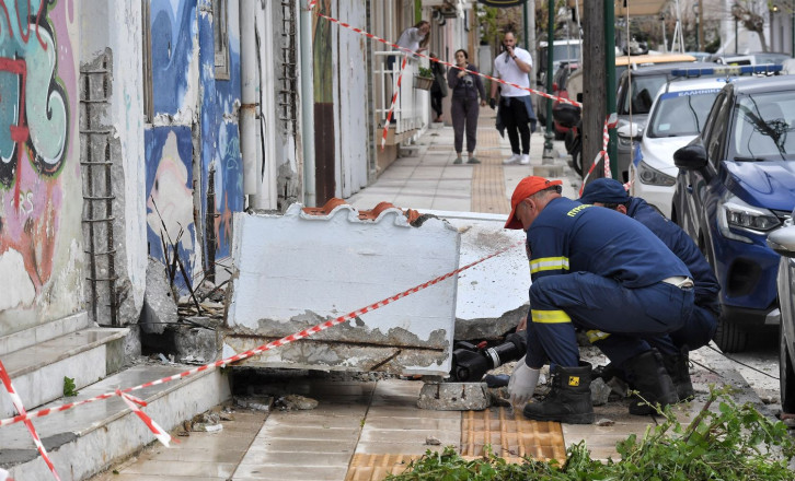 Κόρινθος: Χειροπέδες στον εργολάβο για το μπαλκόνι που «έλιωσε» τη 43χρονη Γερμανίδα