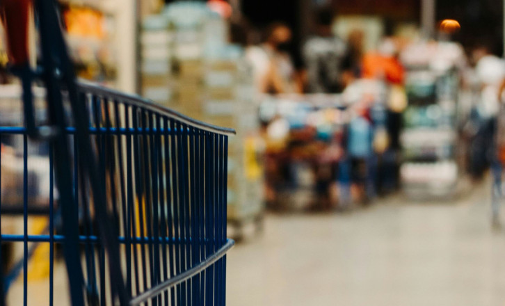 Πάνω από 1.660 προϊόντα με μειωμένες τιμές από σήμερα στα ράφια - Τι πρέπει να ξέρουν οι καταναλωτές