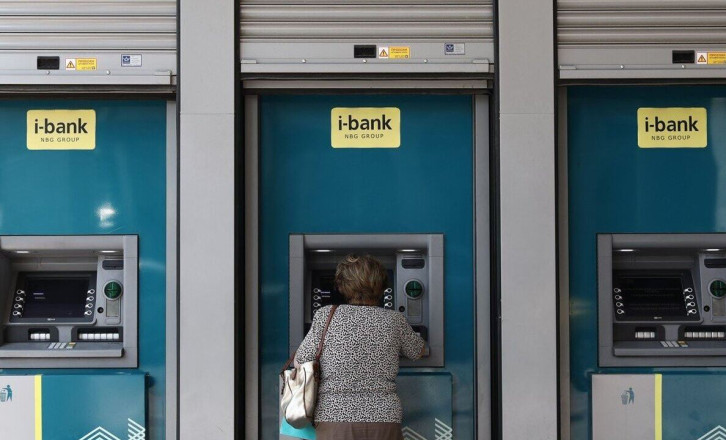 Συνταξιούχοι: Προς 400 ευρώ το επίδομα από Νοέμβριο – Εξετάζεται κατάργηση του εισοδηματικού «κόφτη»