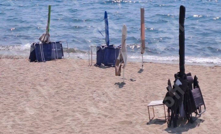 Αντιδήμαρχος Πολυγύρου στοv FLASH: «Στήνουν ομπρέλες με το έτσι θέλω – Δεν θα γίνουμε αστυνομικοί»