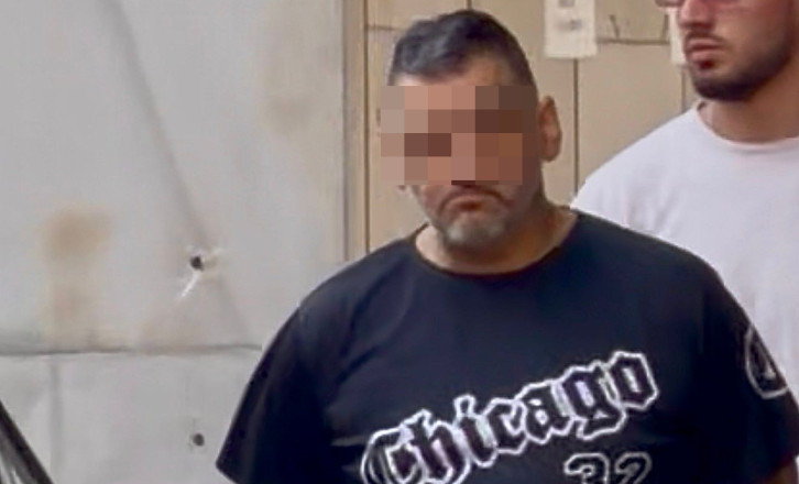 Κυψέλη: Στον 43χρονο «τα ρίχνει» η μητέρα για το νεκρό βρέφος στο σπίτι της φρίκης - Τι ισχυρίζονται