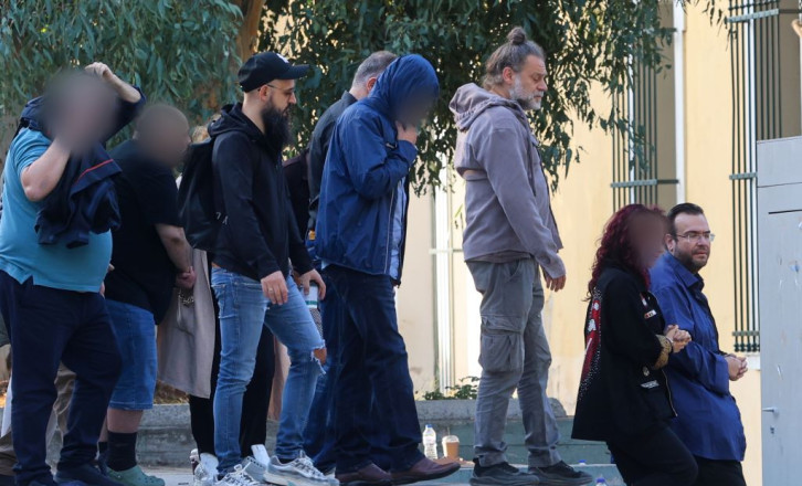 Υπόθεση Καμπούρη: Απολογούνται οι συλληφθέντες για την απάτη στον ΕΦΚΑ - Οι μεν «δείχνουν» τους δε
