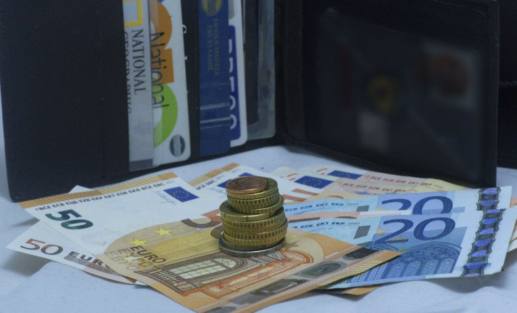 Μισθοί Δημοσίου και νέος κατώτατος: Τι αλλάζει από τον Απρίλιο – Παραδείγματα για κάθε κατηγορία