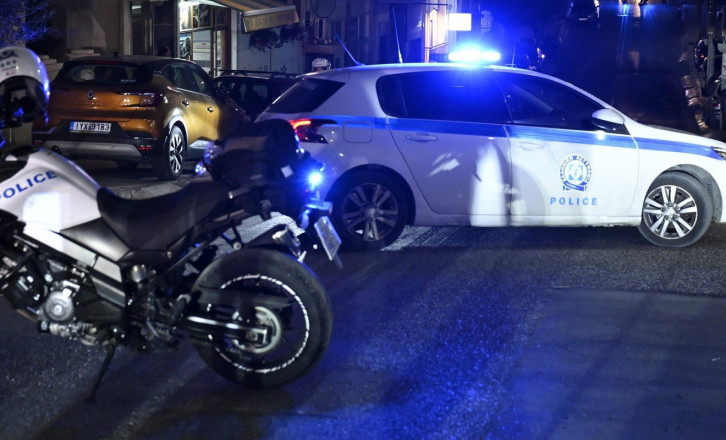 Θρίλερ με νεκρό οδηγό στον Νέο Κόσμο: Βρέθηκε με χτυπήματα μέσα σε ΙΧ μετά από τροχαίο