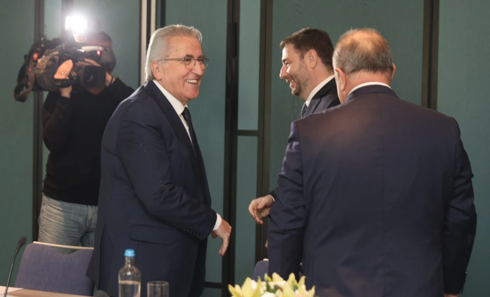 Η αγωνία της Χαριλάου Τρικούπη να μη χρεωθεί τον Παναγόπουλο-Το ρήγμα με  Ανδρουλάκη από το παρελθόν | Flash