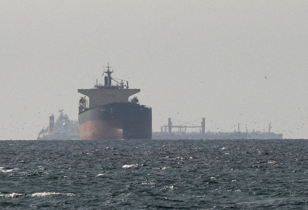 WSJ: Πλοία περνούν κρυφά το Ορμούζ «στο σκοτάδι» και με τις... πλάτες των ΗΠΑ