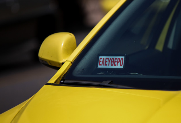 Ηλεκτρικά ταξί: Αναστολή στην υποχρεωτική αγορά – Τι αλλάζει για οδηγούς και ΚΤΕΟ