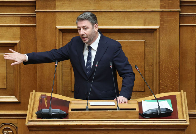 Ο Ανδρουλάκης παρουσιάζει στο TikTok τις 7 δεσμεύσεις του ΠΑΣΟΚ για τους μικρομεσαίους