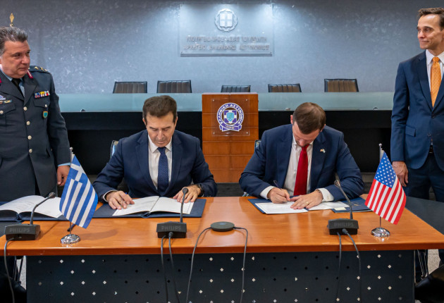 Μνημόνιο συνεργασίας υπέγραψαν Ελλάδα και ΗΠΑ - Στο επίκεντρο οργανωμένο έγκλημα και αντιτρομοκρατία