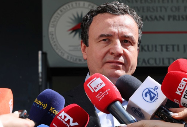 Κόσοβο: Βίντεο με βουλευτίνα να πετάει αυγά στον πρωθυπουργό, μέσα στο Κοινοβούλιο