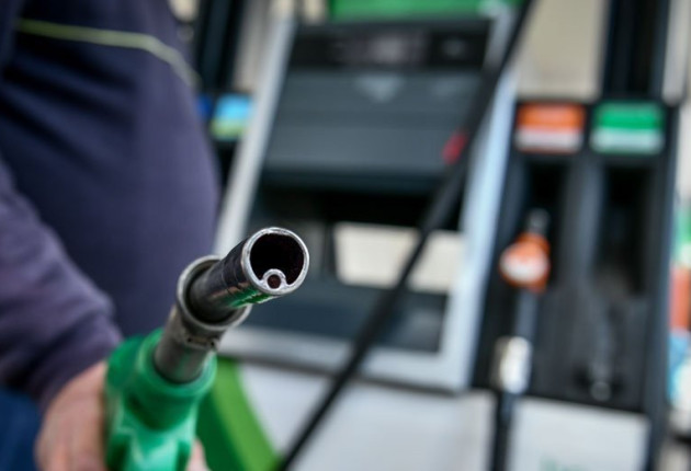 Μέτρα κατά της αισχροκέρδειας: Γιατί η κυβέρνηση προτίμησε πλαφόν αντί για voucher