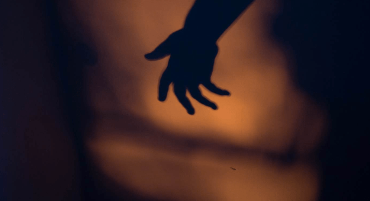 Σοκ στην Καλαμάτα: Γυναίκα κατήγγειλε τον αδερφό της για βιασμό